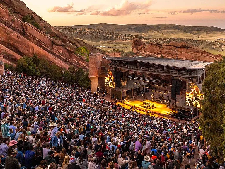 Enjoy being only 5.9 Miles from Redrocks! This world-class venue is only 10 mins away!