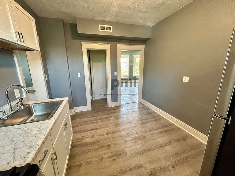 416 E 9th St #2 — Photo 16
