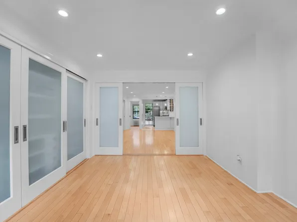 131 Street James's Place image 1 of 17