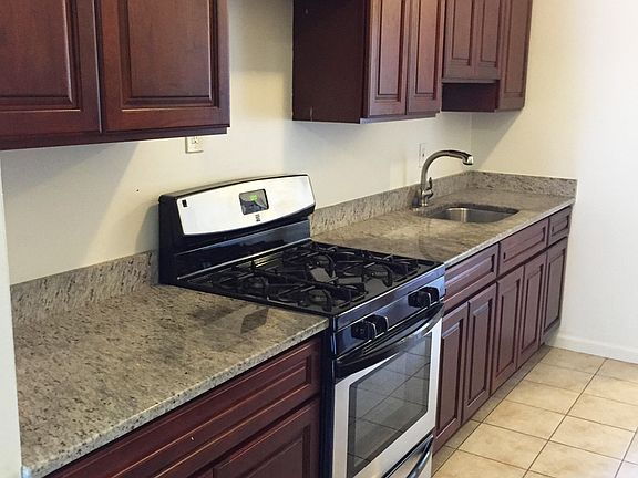 3rd image of 2060 2nd Ave APT 2B