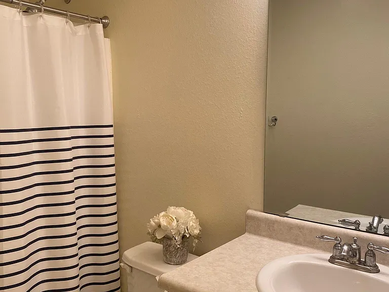 5645 Bingham Dr — Photo 7