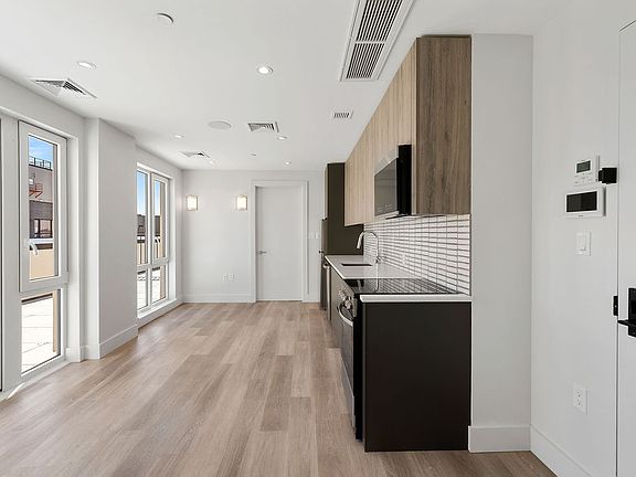 4th image of 2605 Snyder Ave #7D