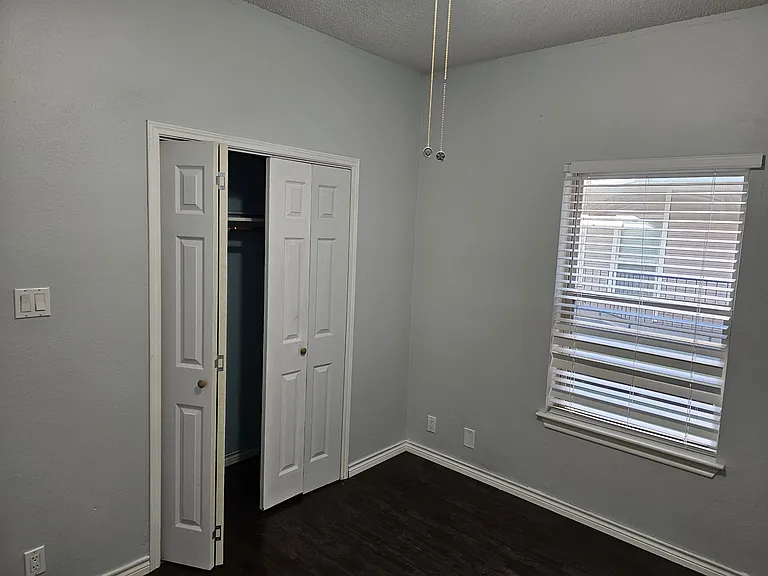 2414 Longview St — Photo 8