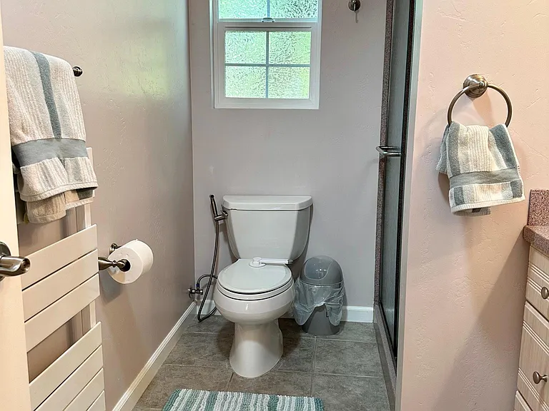 1820 Astor Ave #B — Photo 4