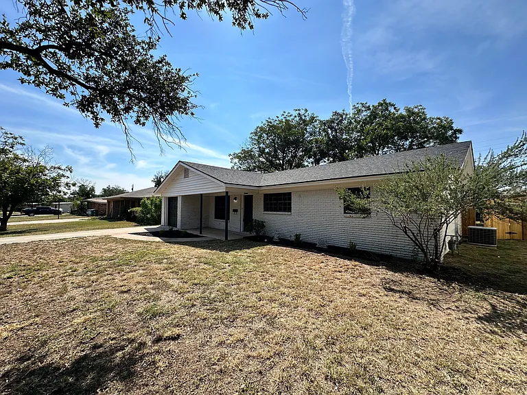 233 Robin Hood Trl — Photo 23