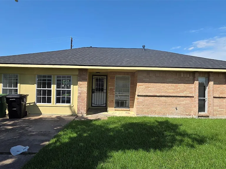 12623 Chiswick Rd — Photo 2
