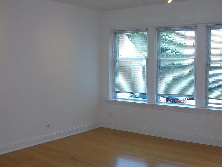 Sunny unit with lots of windows , great for plants