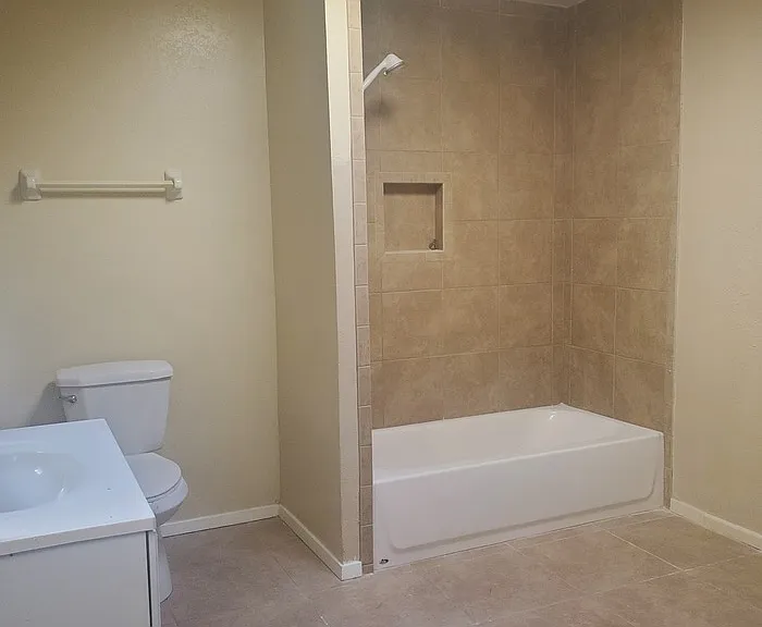 2417 N Parkwood Dr — Photo 10