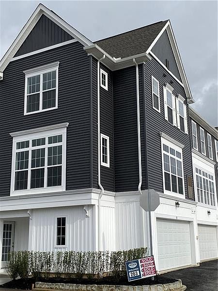 1st image of 301 Parade St