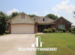 9801 N 98th Ct E, Owasso, OK 74055