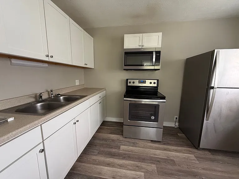 904 W Main St — Photo 2
