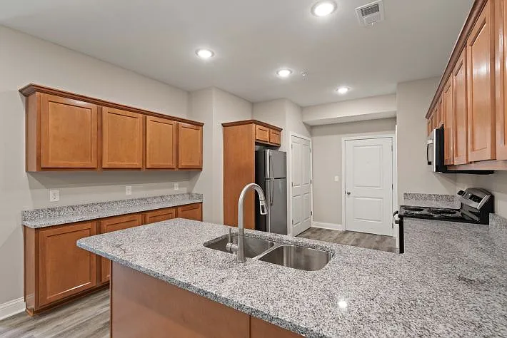 Adelyn Apartments — Photo 8