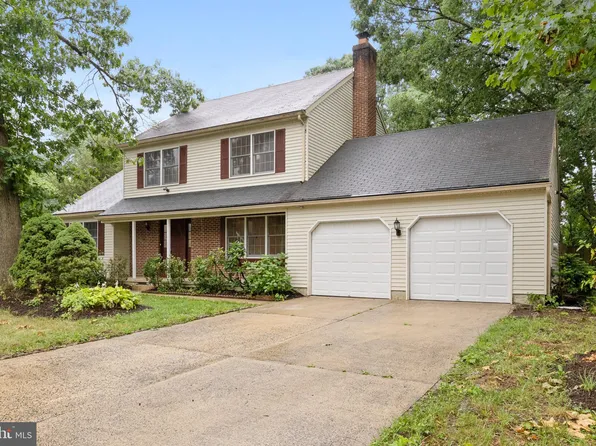 30 Shadow Stone Dr, Blackwood, NJ 08012
