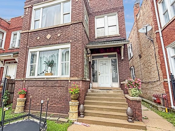 2nd image of 3220 W 65th Pl