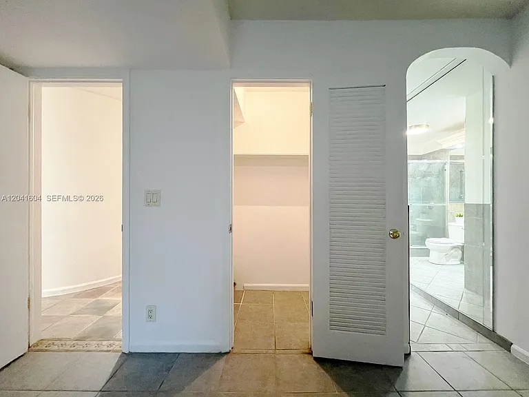 2161 NE 68th St #306 — Photo 10