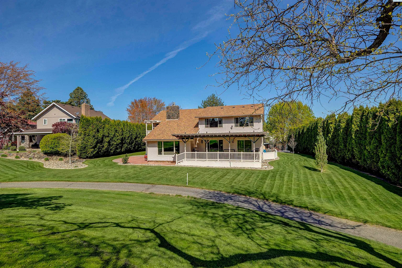 241 Pinetree Ln photo 1
