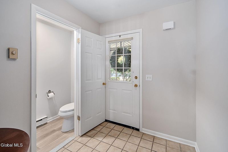 3rd image of 3028 Squire Boulevard