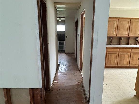 4th image of 1004 Wright St