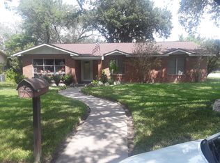 1127 Jefferson St, Alice, TX 78332