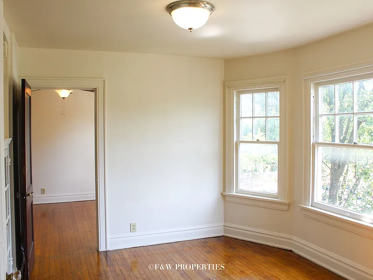 1560 E. Broad St. — Photo 8