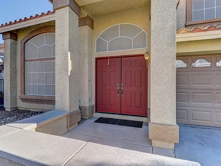 3920 Larkcrest St — Photo 2