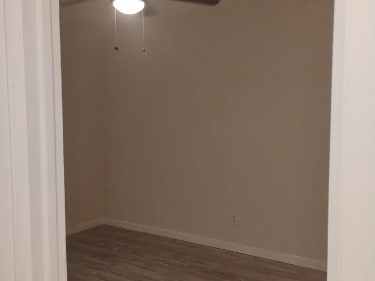 10508 Ashwood Dr #D — Photo 2