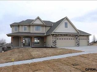 19707 Farnam St, Elkhorn, NE 68022