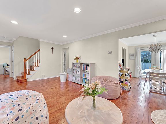 Hardwood Floors & Recessed Lighting.