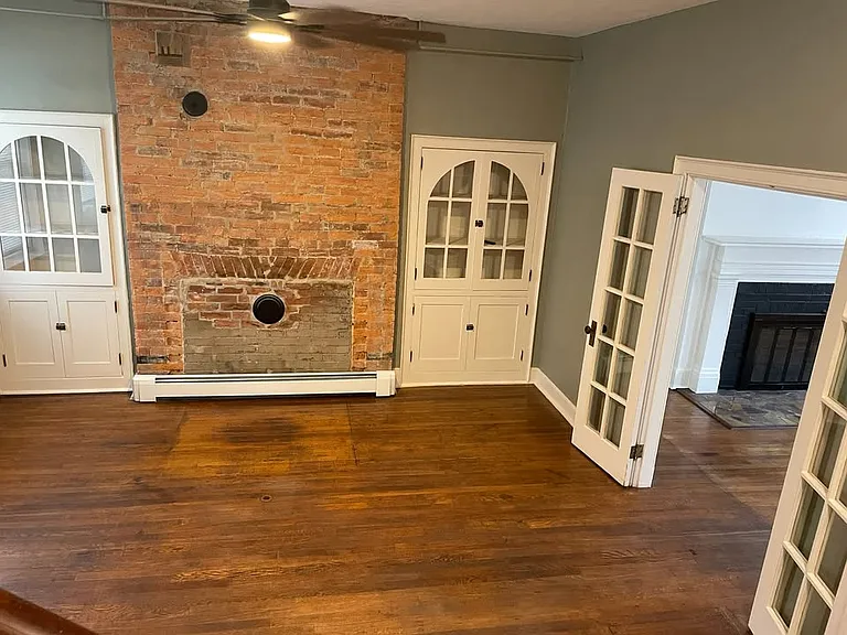 308 E Pitt St — Photo 3