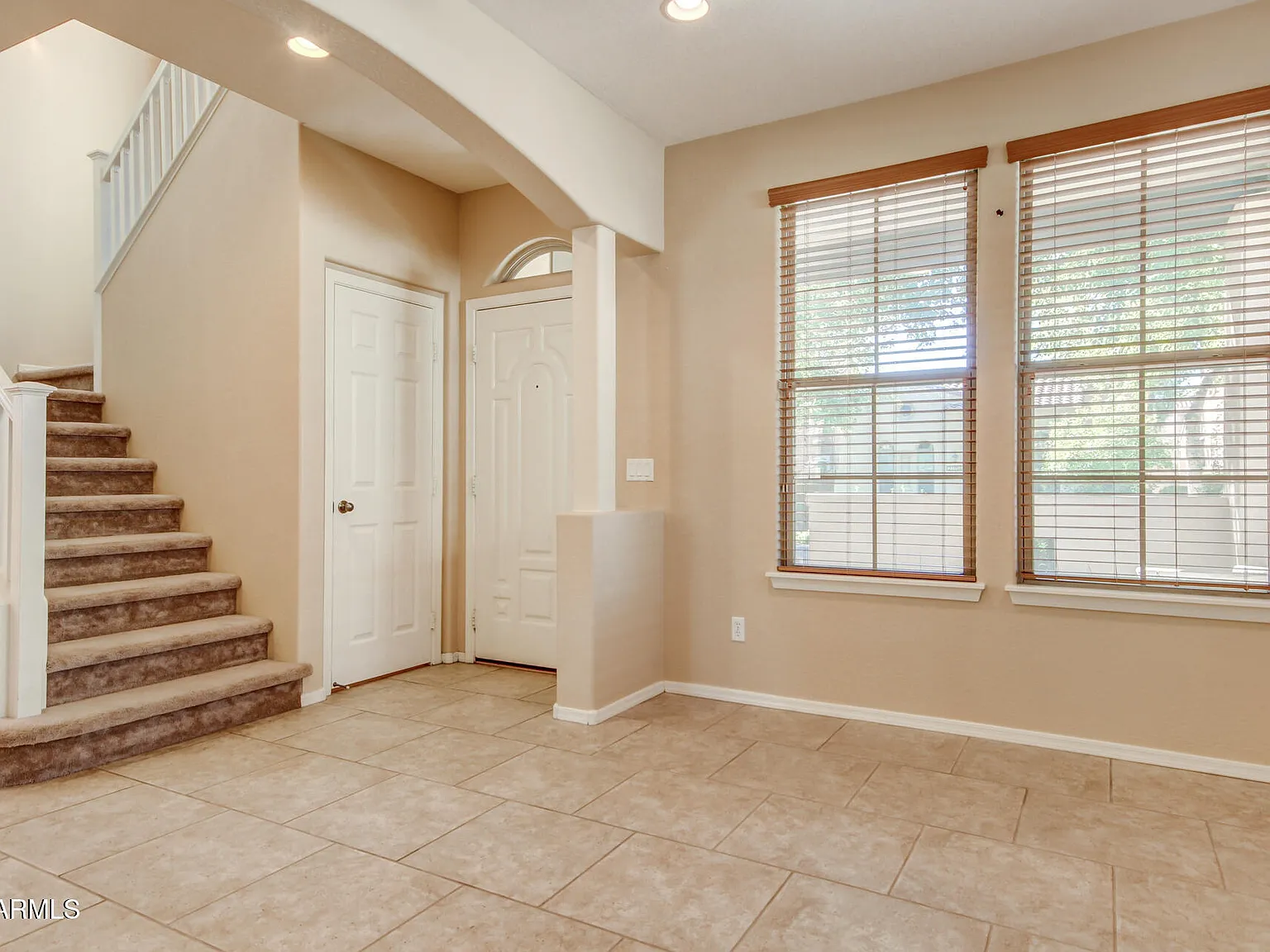 4 bed, 3.5 bath, 2089 sqft, $2,400 — Photo 2