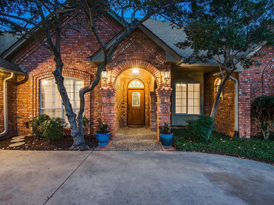 1st image of 370 Craig Cir