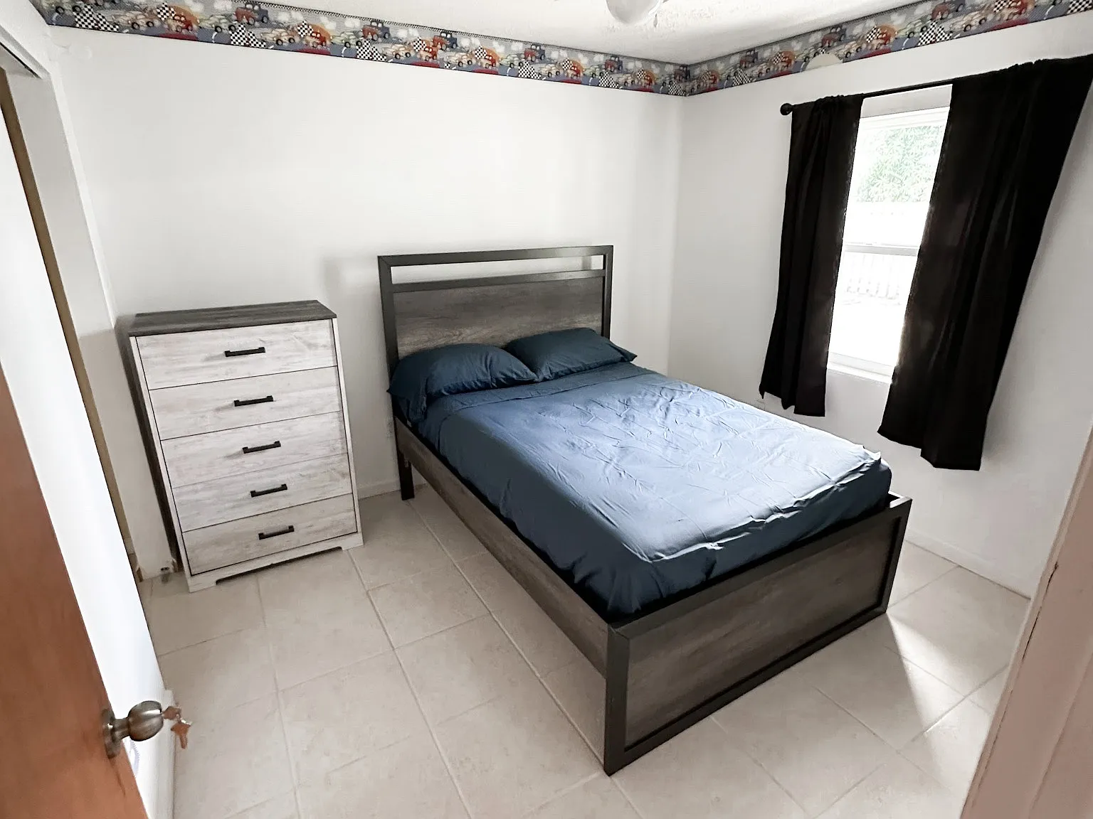 6 bed, 2100 sqft, $900 — Photo 4