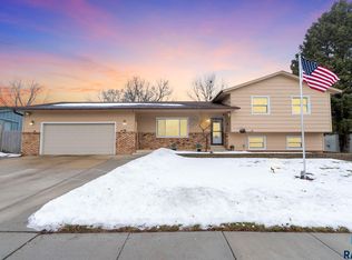 205 S Oak Ridge Rd, Brandon, SD 57005