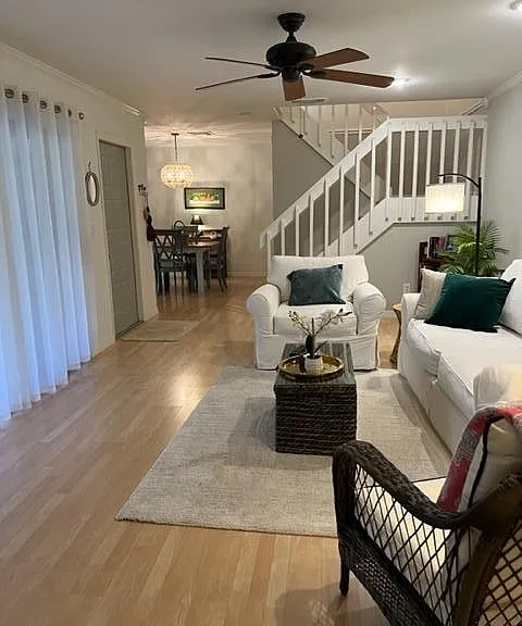 301 SE Castle Ct — Photo 4