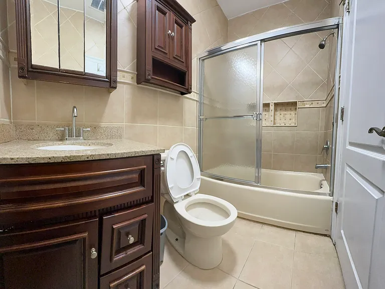 187 Zabriskie St #2 — Photo 4