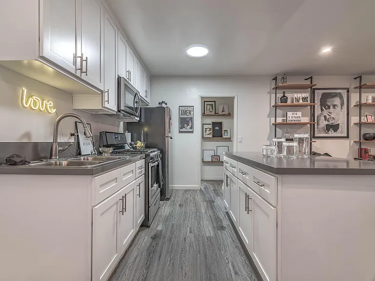 4764 Forman Ave. — Photo 22