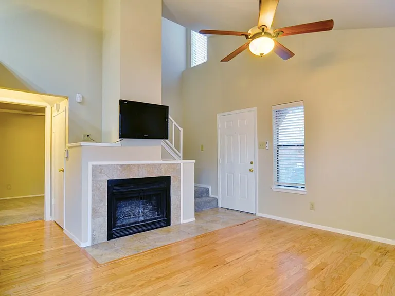 5700 Cedar Creek Dr — Photo 4