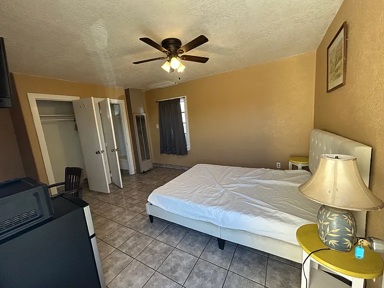 705 N Date St #6 — Photo 1