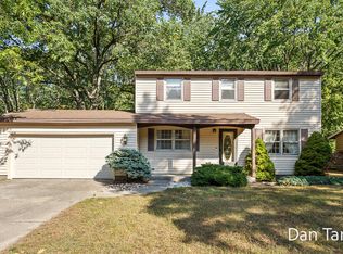 1752 Bonneville Dr, Norton Shores, MI