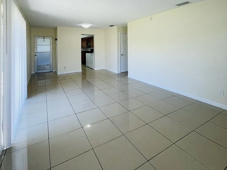 3619 SE 9th Pl #5 — Photo 31