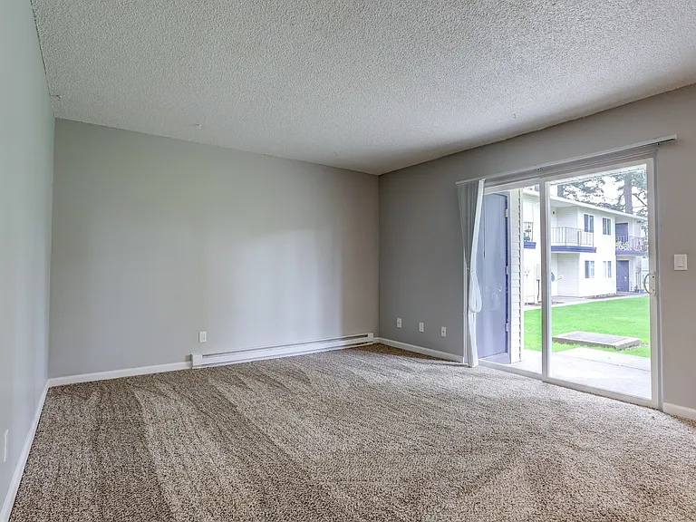 Awesome location near Salish Ponds City Park. — Photo 46