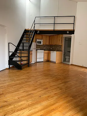 Rented by Chartwell Manhattan Realty | media 2