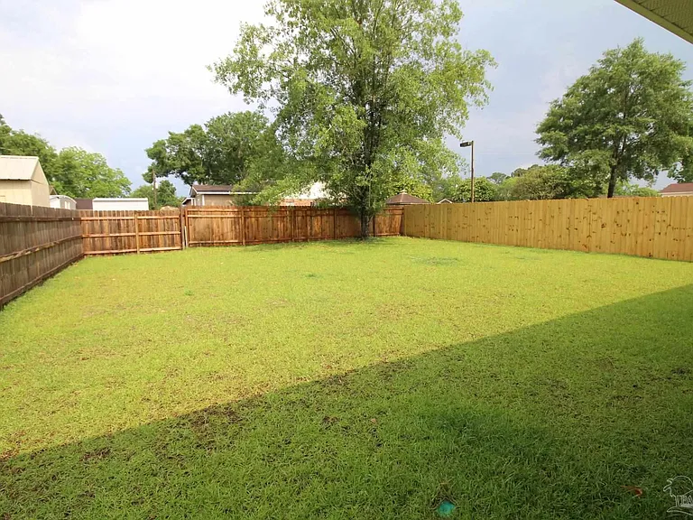 2348 Kirkwood Dr — Photo 15