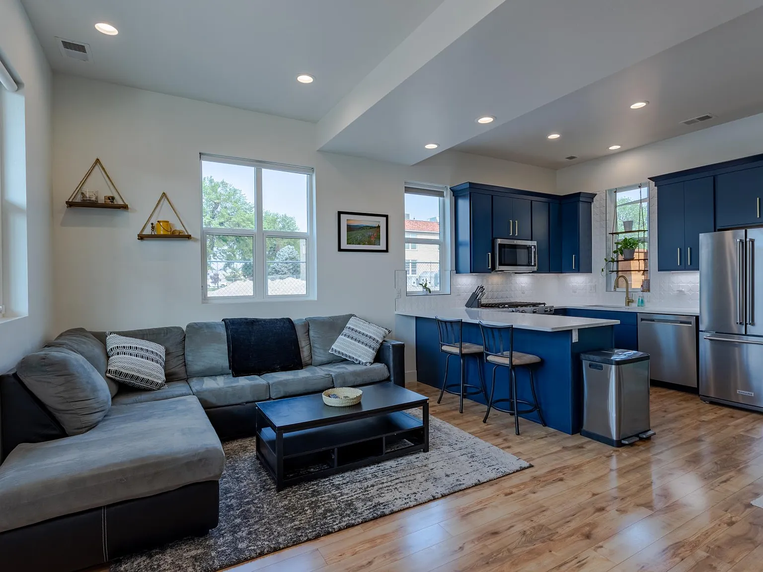 792 White Ave — Photo 3