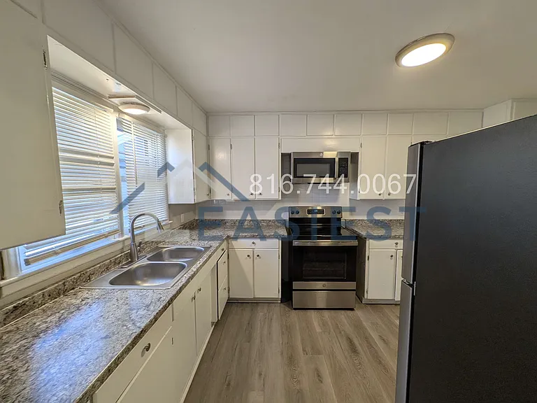 2405 E 58th St — Photo 7