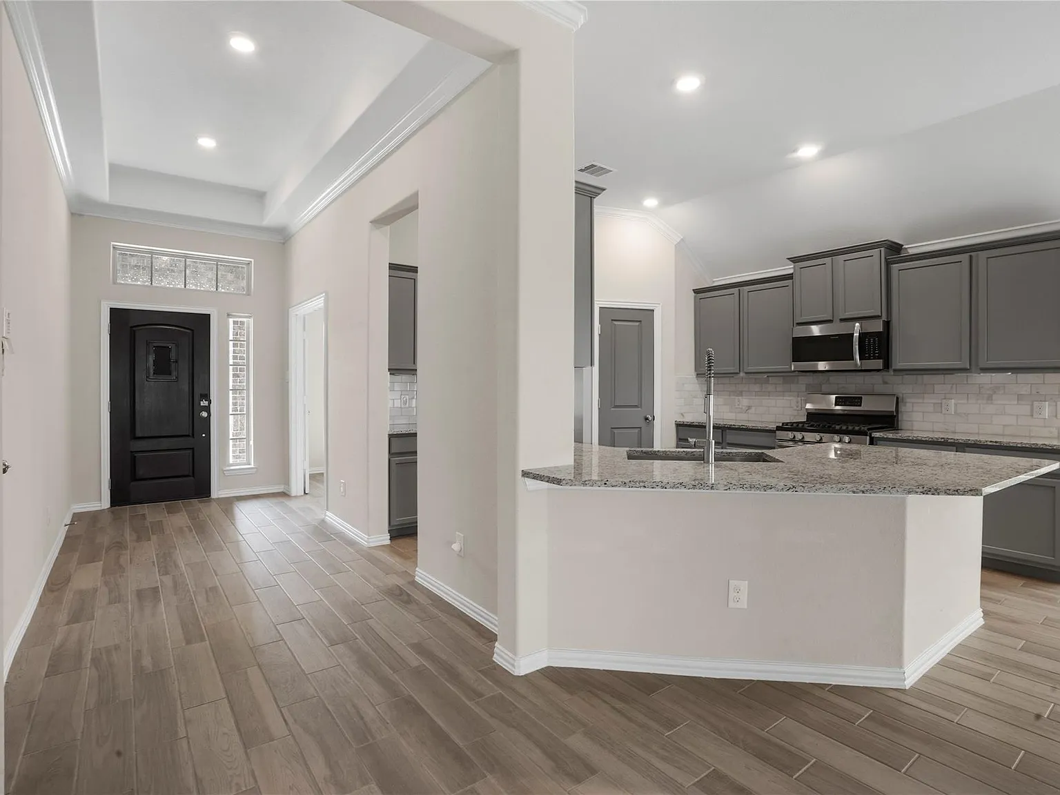 3 bed, 2.0 bath, 1788 sqft, $2,785 — Photo 2