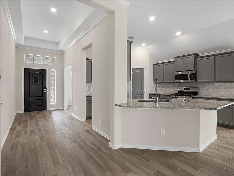 15218 Kickapoo Cavern Dr — Photo 2