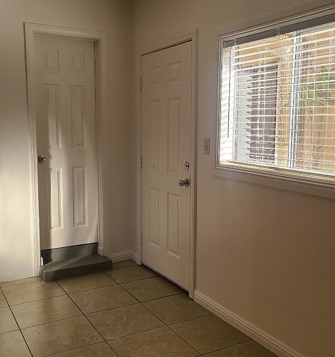 1st image of 119 N Hicks Ave #3