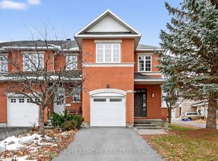 302 Goldridge Dr, Ottawa, ON K2T 1L1
