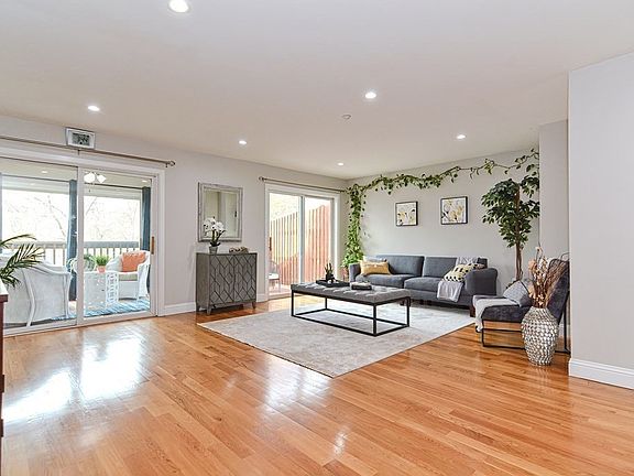 5th image of 8 Mayberry Dr #D
